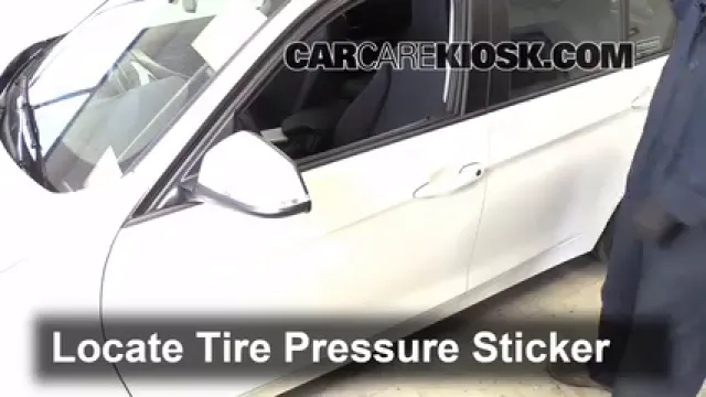 2014 BMW 320i 2.0L 4 Cyl. Turbo Neumáticos y ruedas Controlar presión de neumáticos